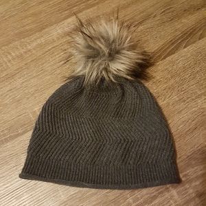 Aritzia TNA hat - one size